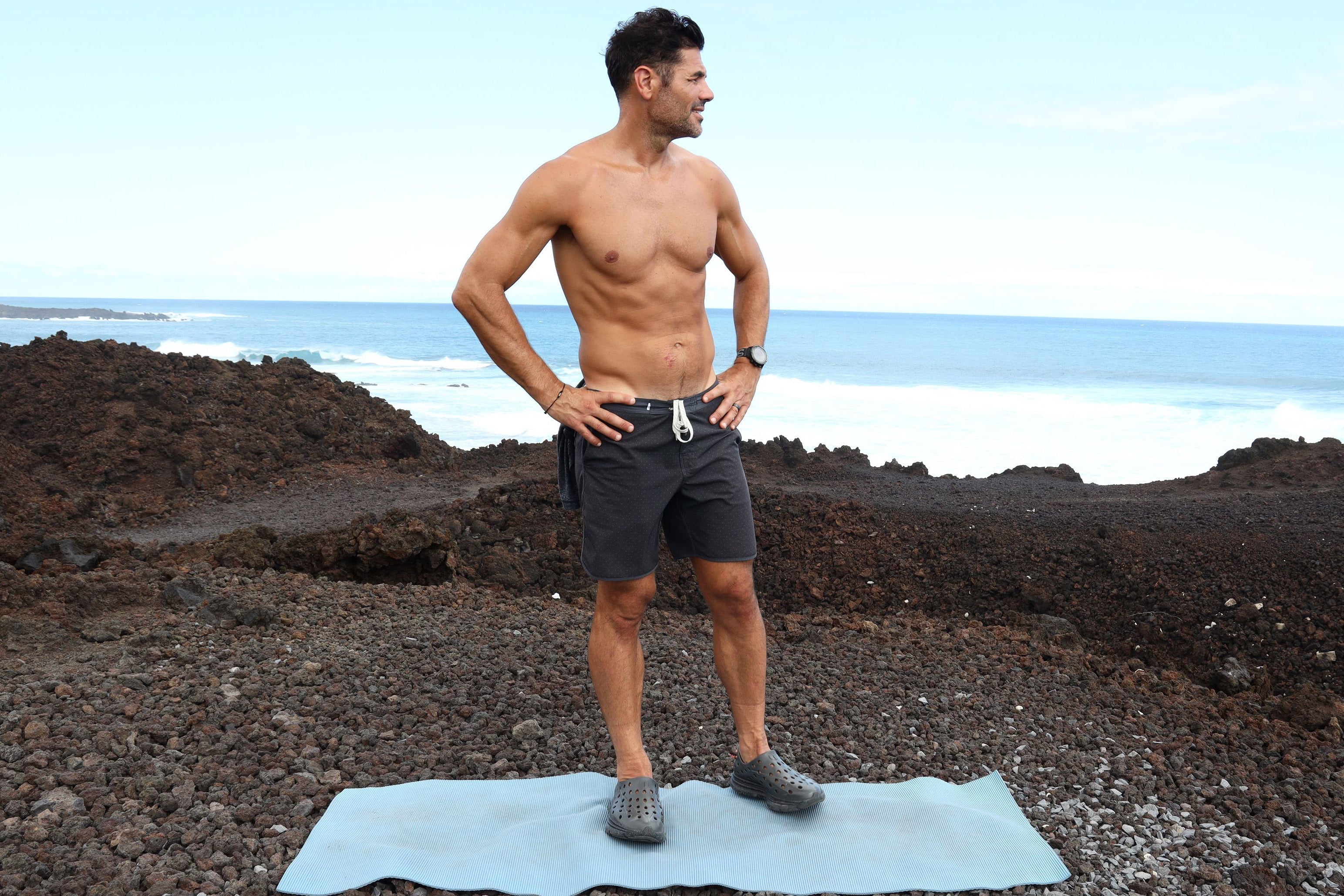 What shoes are good for standing on your feet all day? Expert guide to comfort.