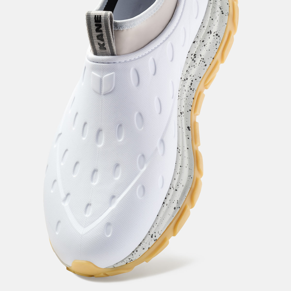 Revive AC - White / Gum