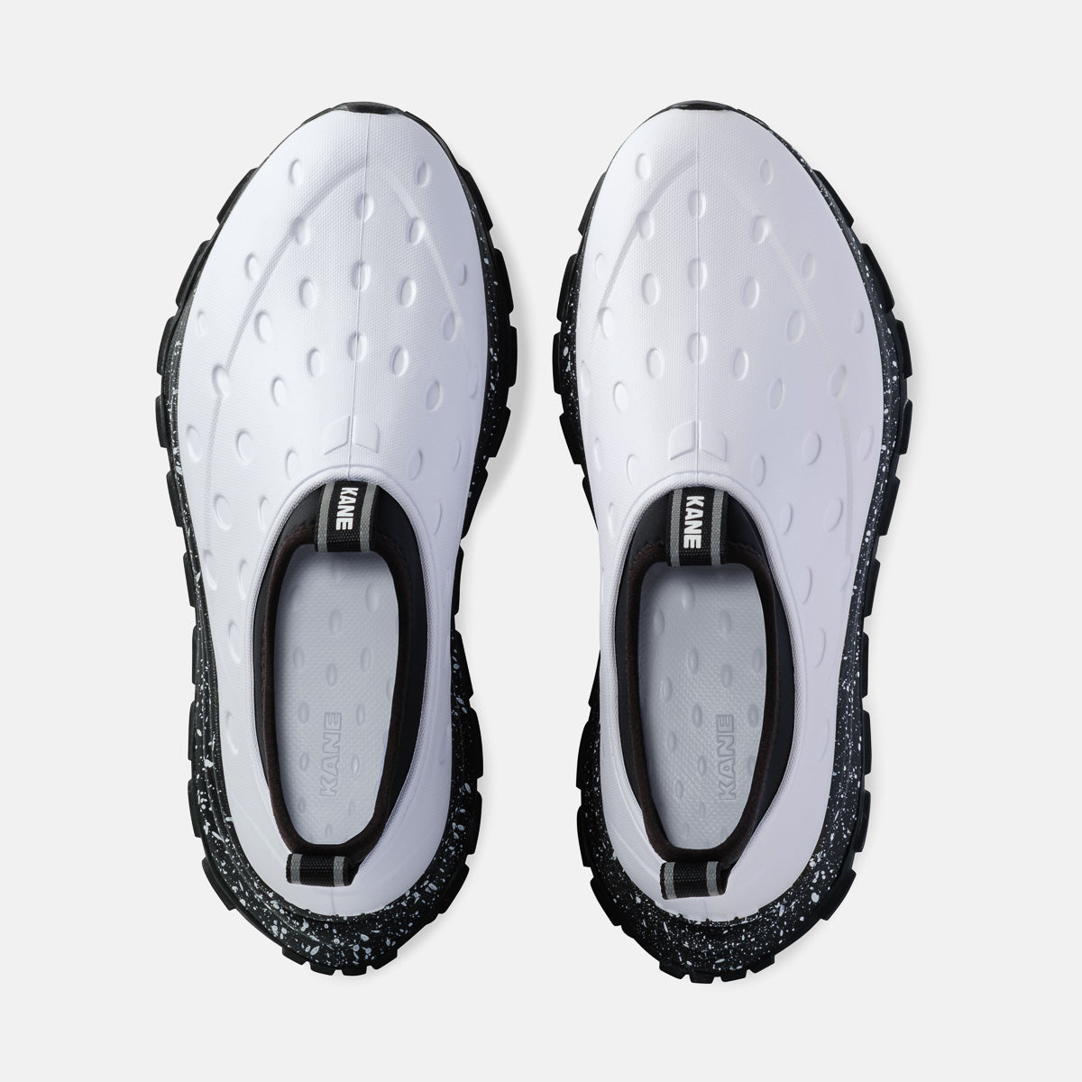 Revive AC - White / Black
