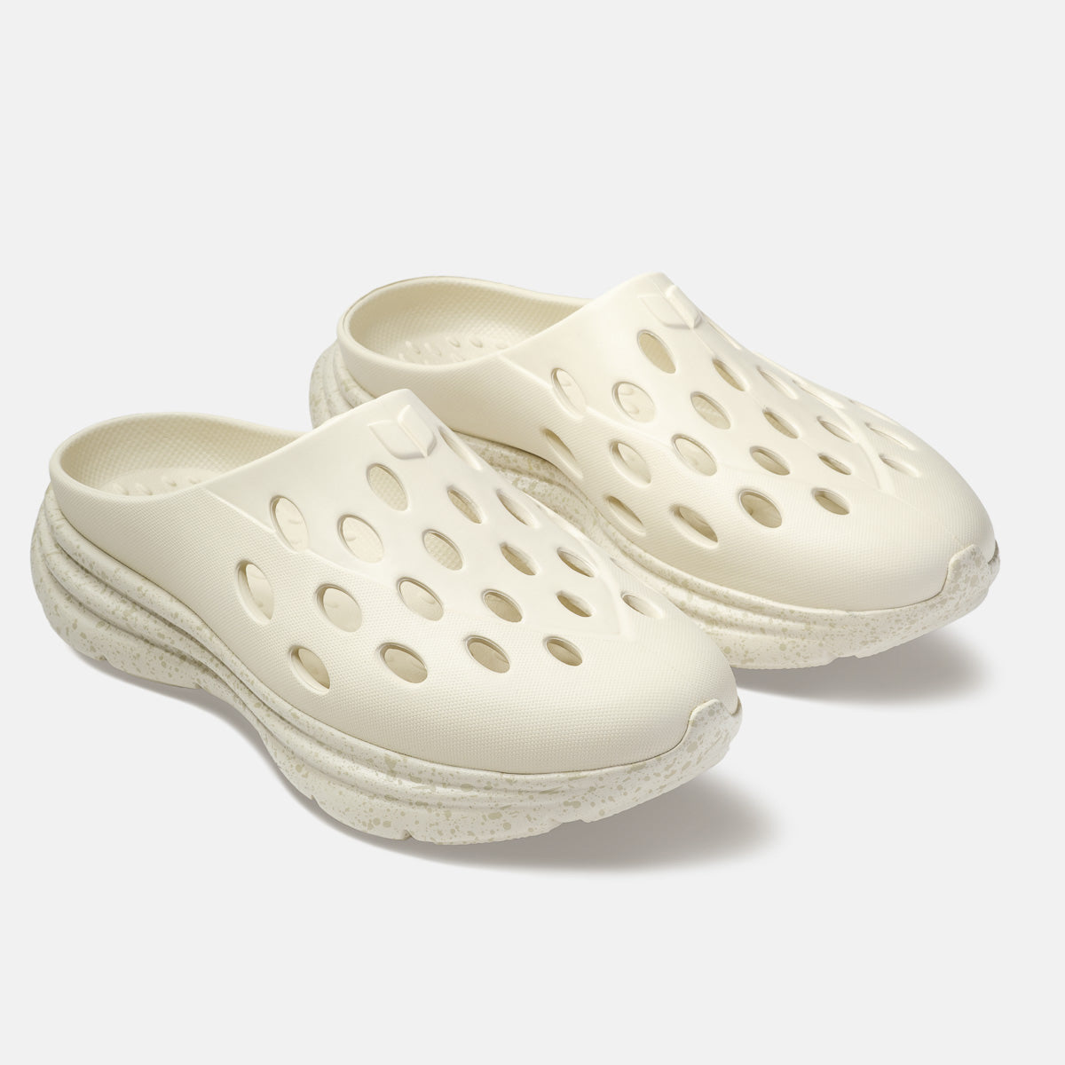 KANE Revive OB recovery shoe in bone color, 3/4 view