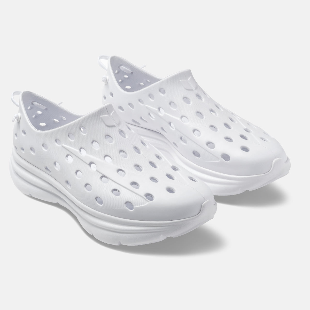 KANE Revive recovery shoe in solid white color, 3/4 view