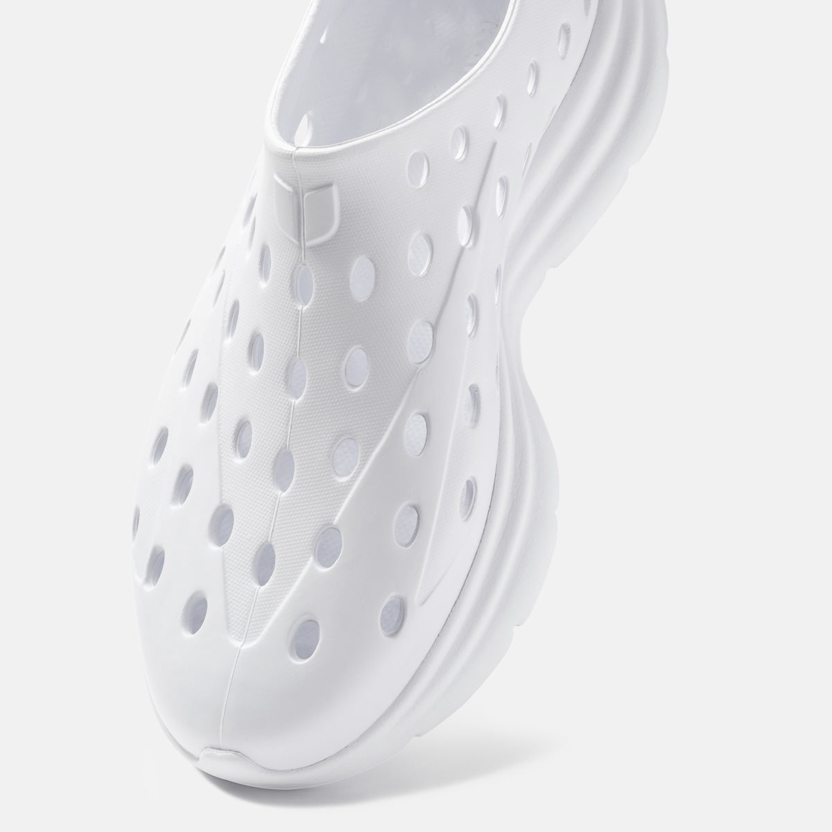 KANE Revive recovery shoe in solid white color, detail view