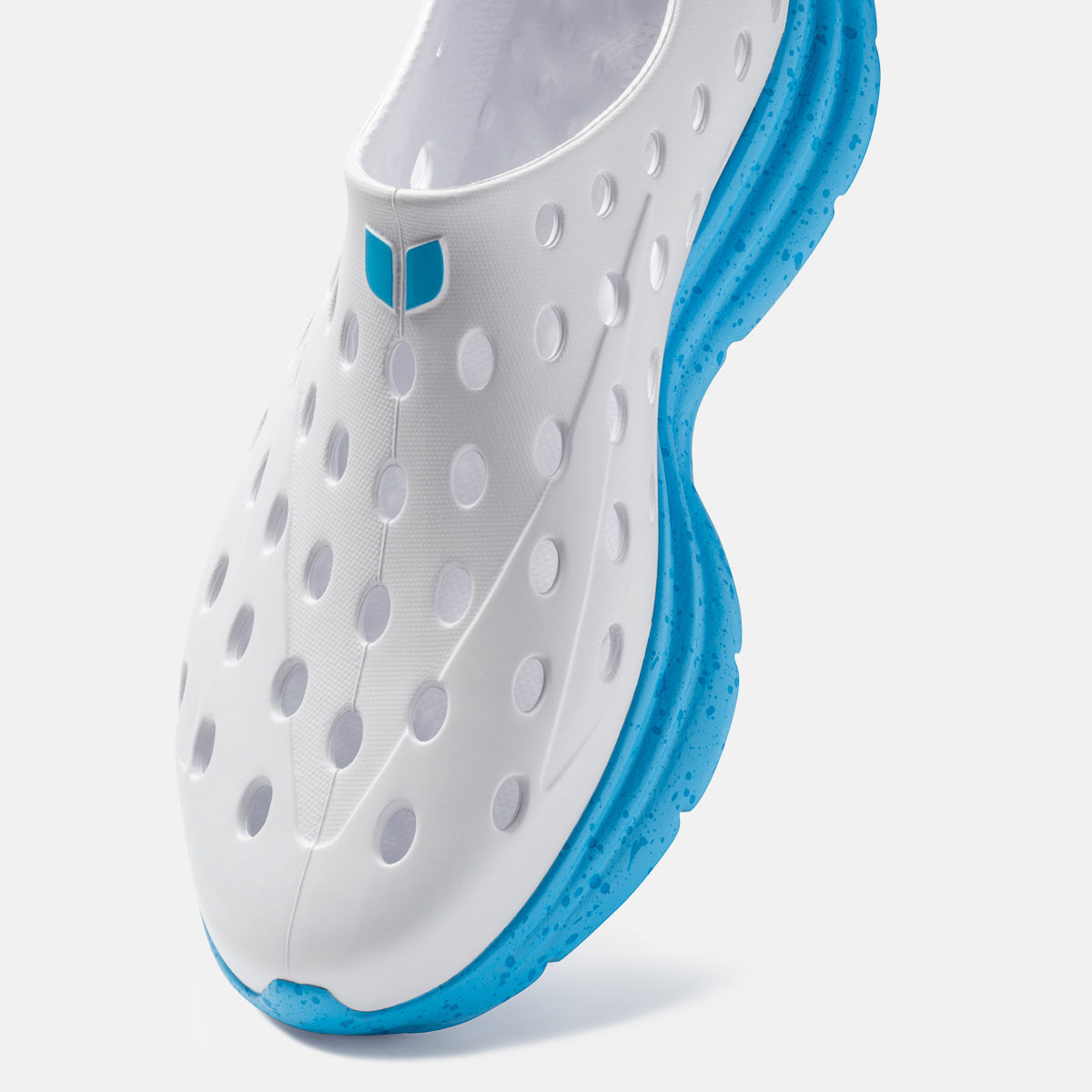 KANE Revive recovery shoe in White / Pacific Speckle color, detail view