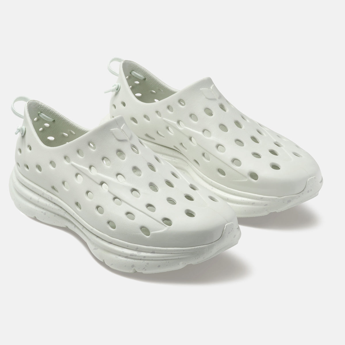 KANE Revive recovery shoe in cloud gray color, 3/4 view