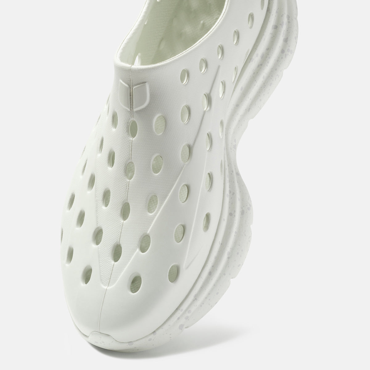 KANE Revive recovery shoe in cloud gray color, detail view