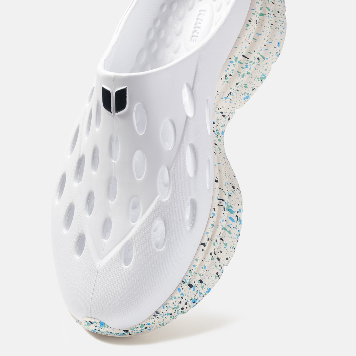 KANE Revive OB recovery shoe in white antique white speckle color, detail view
