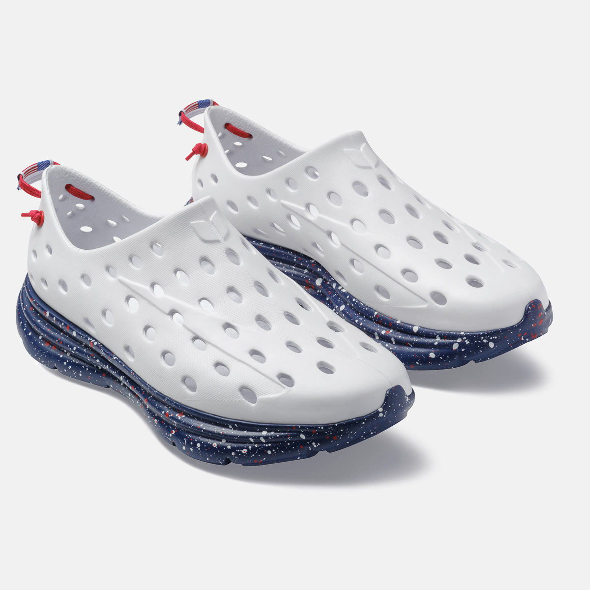 KANE Revive recovery shoe in stars and stripes color, 3/4 view