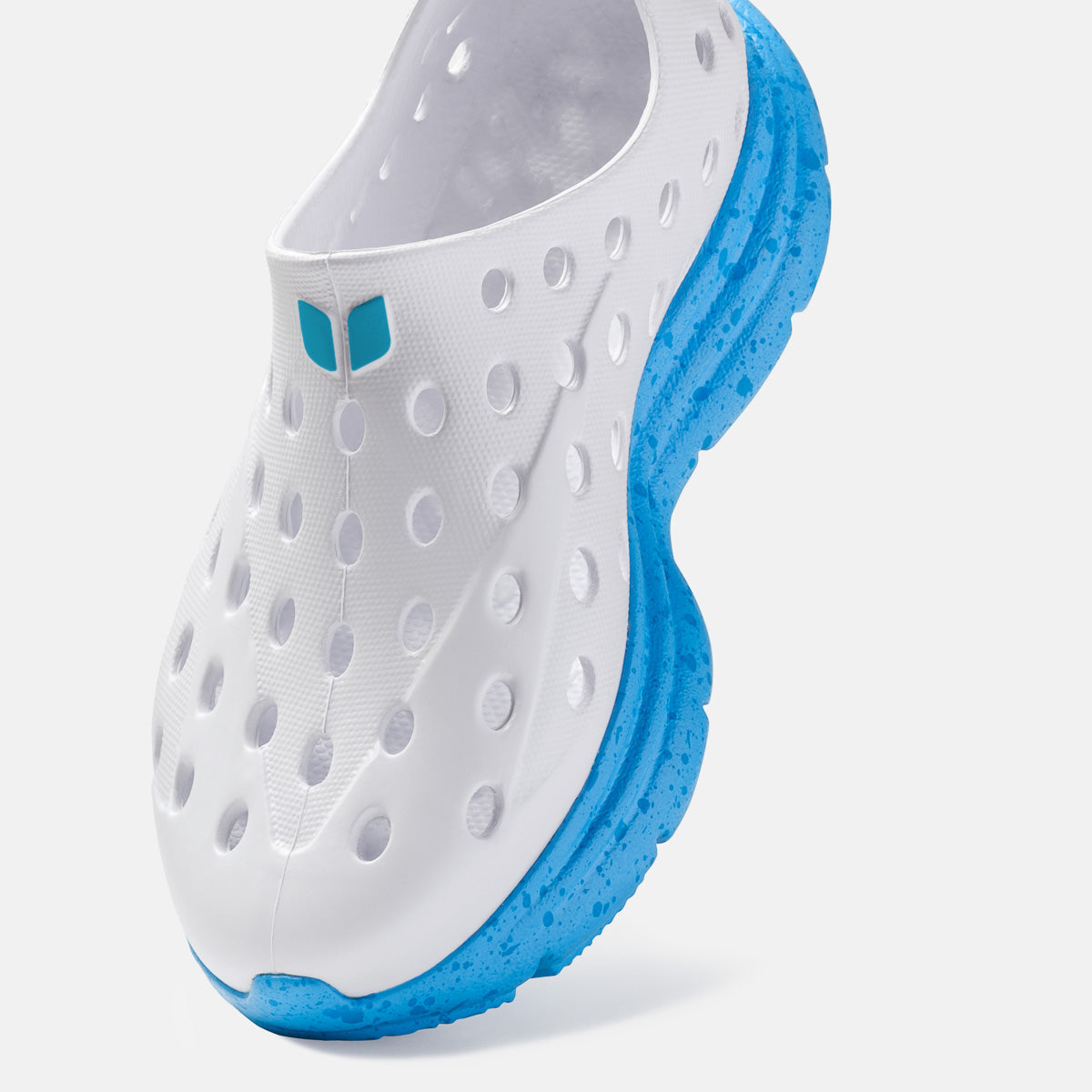 White / Pacific – KANE Revive Kids – Active Recovery Shoe